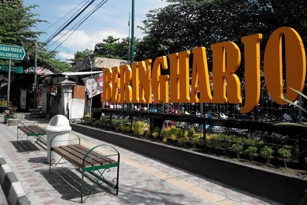 Pasar Beringharjo, Yogyakarta. (Paketwisatajogja75.com)