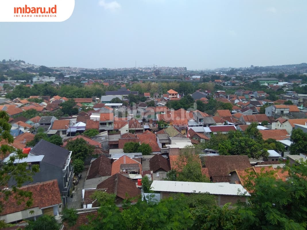 Melihat Lanskap Kota Semarang dari Atas Ketinggian Gua Maria Sartika
