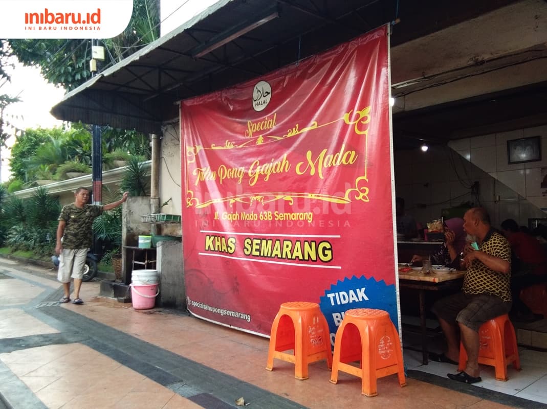 Rumah makan Tahu Pong Semarang bertempat di depan Gereja Bethel Indonesia (GBI) Gajah Mada. (Inibaru.id/ Isma Swastiningrum)