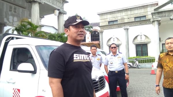 Wali Kota Semarang dan mobil Esemka (jagaberita/rizki muthia)