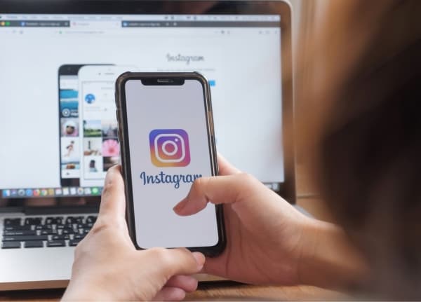 Fitur buramkan foto demi melawan hoaks di Instagram. (businessinsider.com)