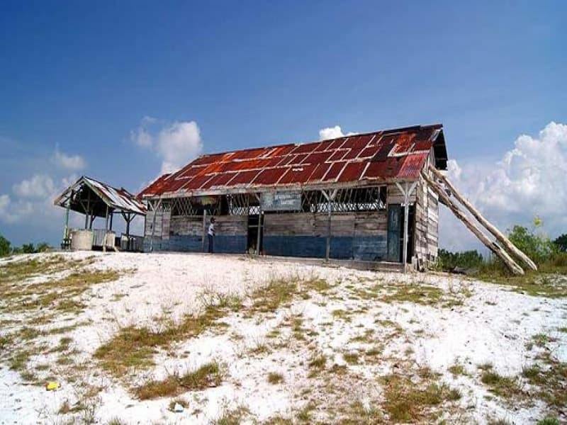 Sekolah Laskar Pelangi menjadi salah satu spot wisata paling banyak dikunjungi pelancong di Belitung (Liputan6)