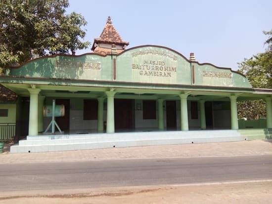 Masjid Baiturrohim Gambiran (singgahkemasjid.blogspot.co.id)