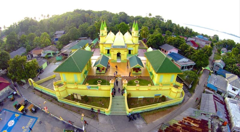 Masjid Sultan Riau di Pulau Penyengat. (triptobintan.com)