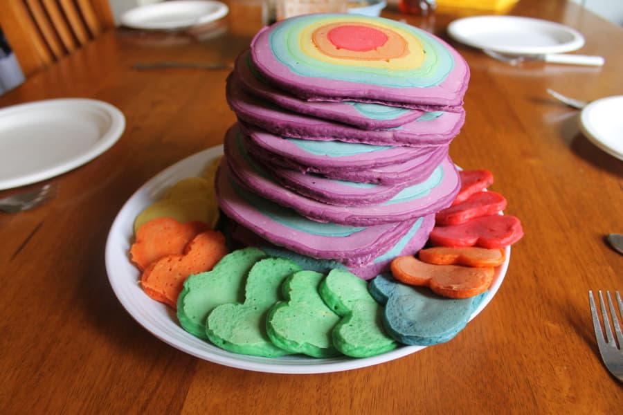 Rainbow Pancake Manis nan Lembut, Menu Takjil Spesial ala Western