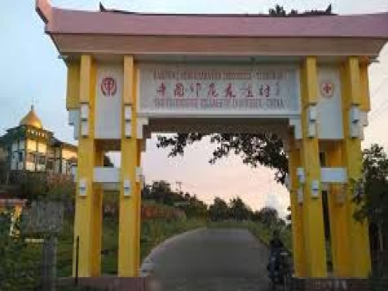 Gerbang masuk Kampung Persahabatan Indonesia-Tiongkok di Aceh. (Viva.co.id/Dani Randi).