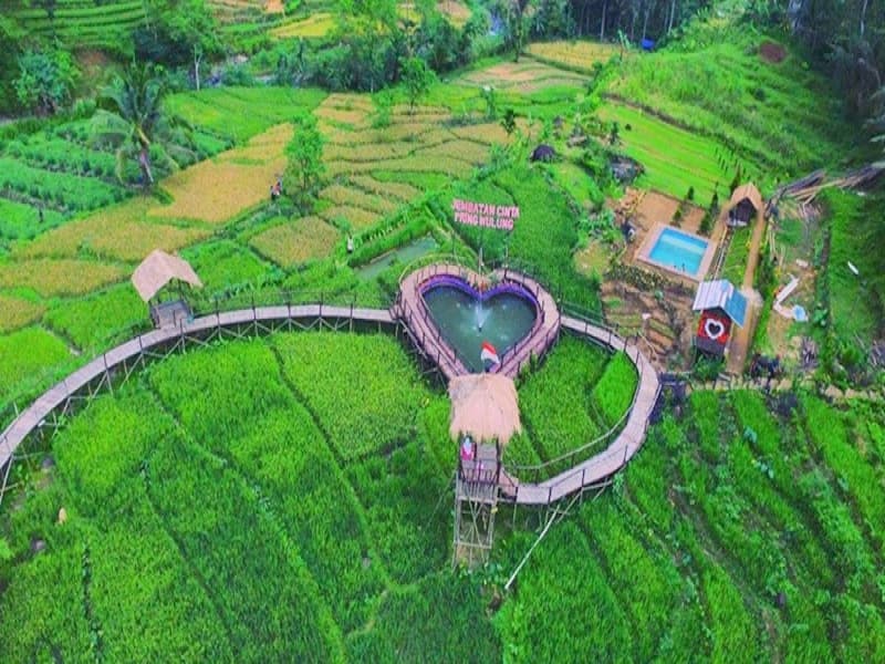 Di Atas Jembatan Cinta Bersama Sang Tercinta