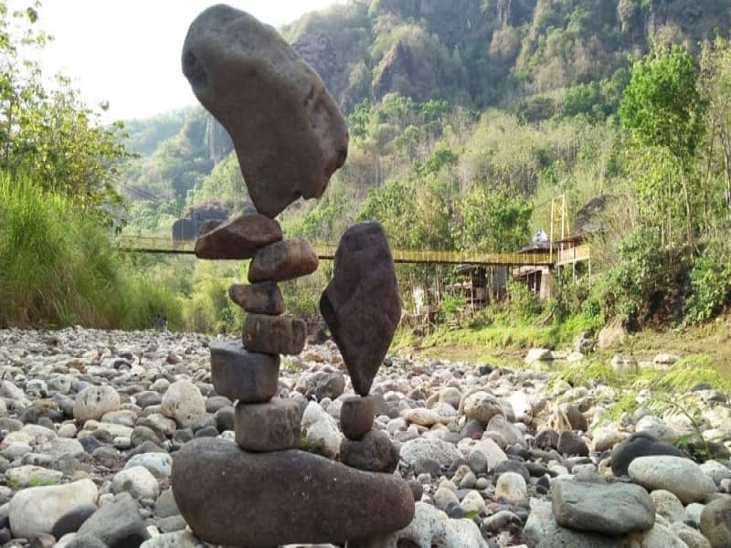 Rock Balancing. (Instagram.com/rockbalanceindonesia)