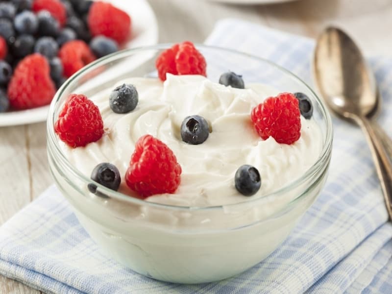 Yoghurt dengan toping buah (dapurhalal.com)