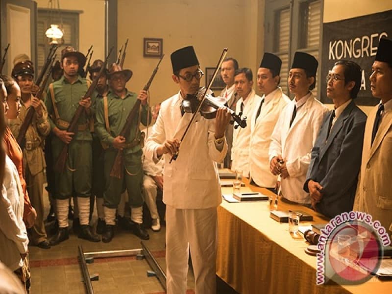 Salah satu adegan dalam film "Wage" yang mengisahkan perjuangan pencipta lagu kebangsaan "Indonesia Raya" WR Supratman. (Antara News/HO)