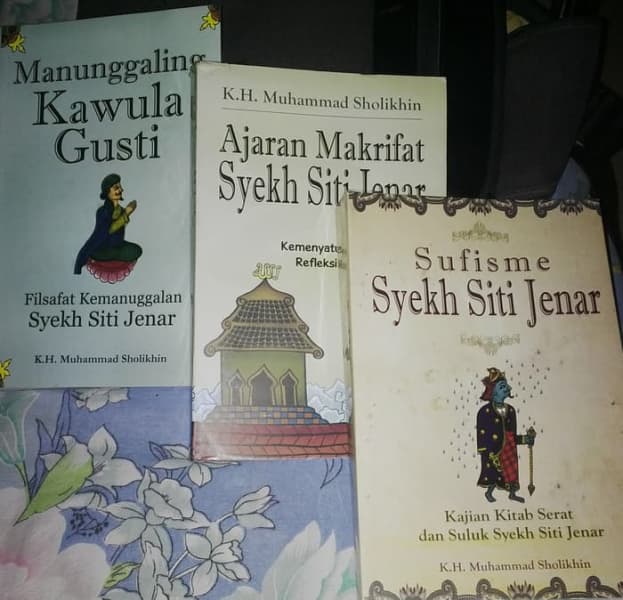 Beberapa buku tentang Syekh Siti Jenar (Tokopedia)