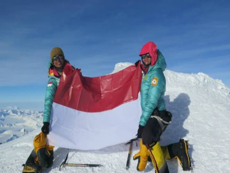 Fransiska Dimitri Inkiriwang dan Mathilda Dwi Lestari Pendaki Seven Summits. (Dok. WISSEMU 2017/Viva.co.id)
