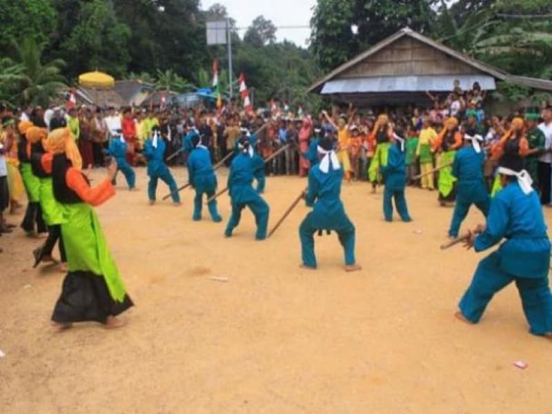 Pesta adat Suku Jerieng. (visitbangkabelitung.com)
