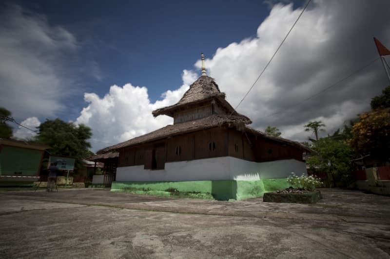 Masjid Wapauwe, Masjid Tertua di Maluku dengan Arsitektur Unik