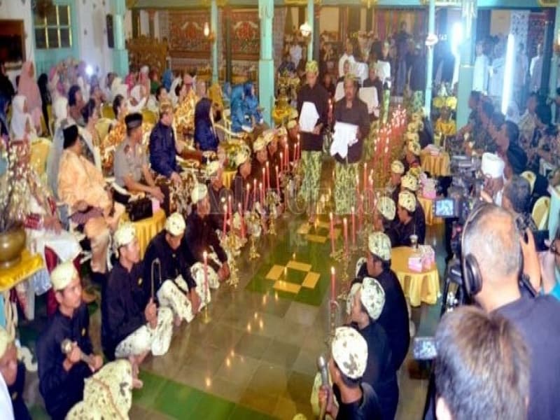 Upacara memperingati Maulid Nabi di Keraton Kasepuhan Cirebon. (wonderfulcirebon.com)