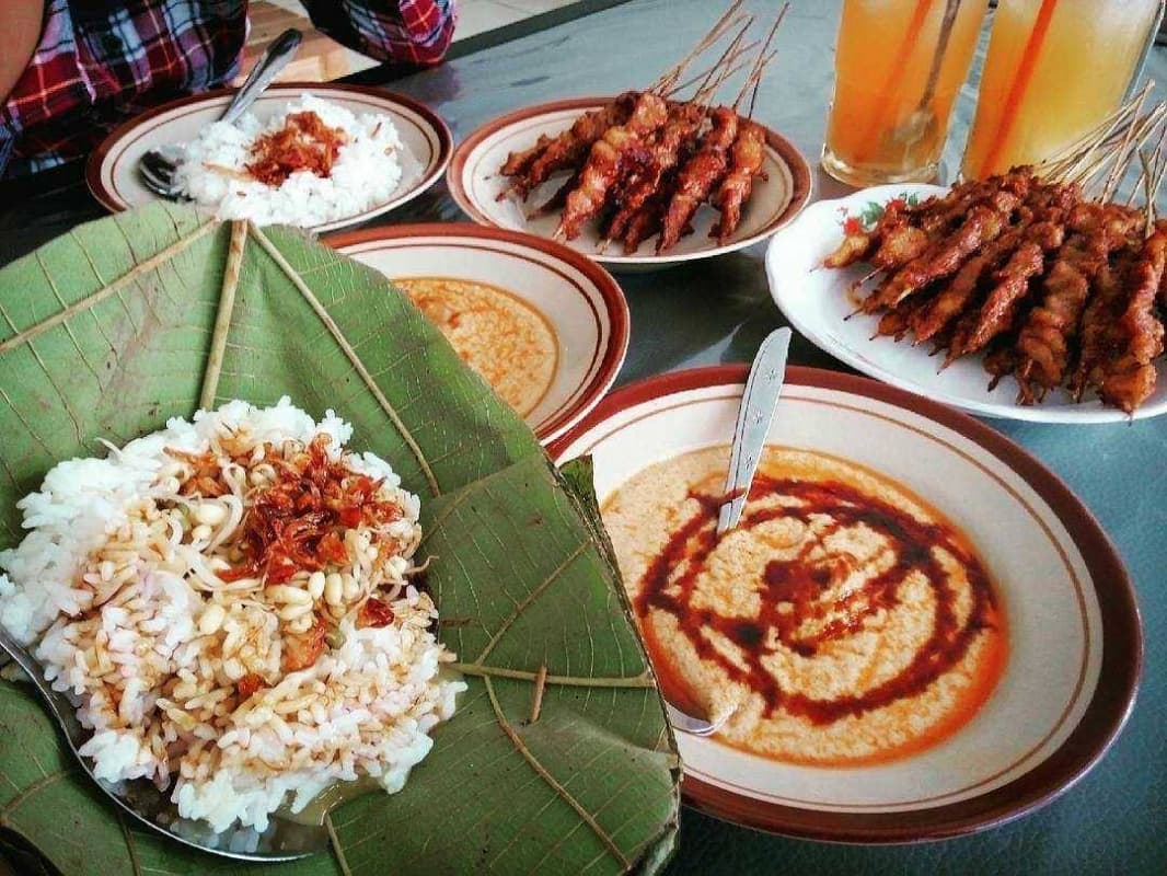 Beralaskan Daun Jati, Sate Jagal Jadi Menu yang Wajib Kamu Coba di Blora