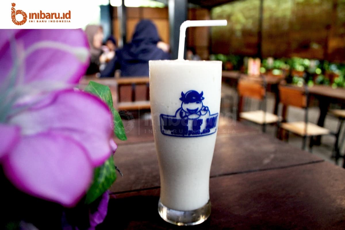 Meneguk Segarnya Susu Durian di House of Moo Semarang