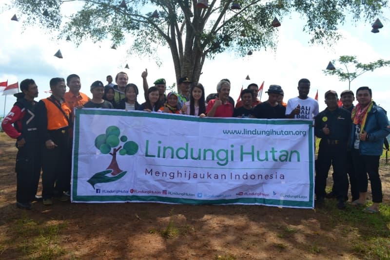 Aksi start up Lindungi HUtan. (Kampusundip.com)