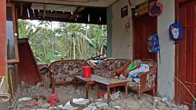 Kerusakan rumah akibat gempa. (BNPB)