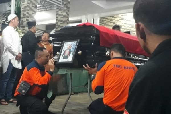 Jenazah Sutopo Dimakamkan di Boyolali dengan Prosesi Militer