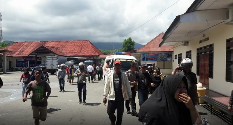 Dijenguk Ayahnya yang Terbujur Kaku, MP Menangis Haru