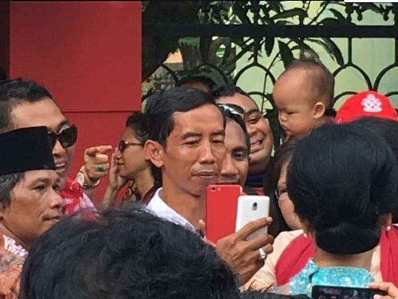 Jokowi KW di acara pernikahan Kahiyang Ayu (Wartakota)