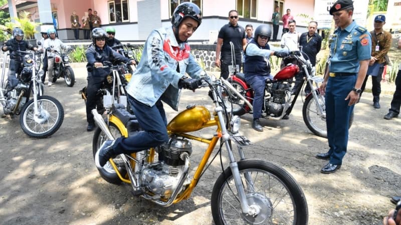 Begini Gaya Nyentrik Presiden Jokowi Saat “Touring”