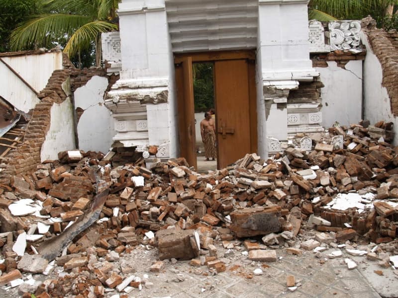 Kerusakan setelah gempa bumi (Inovasee)