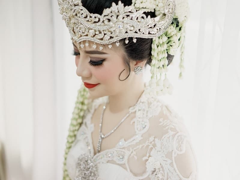 Siger Sunda yang dipakai di adat pernikahan Jawa Barat (The Bride Dept)