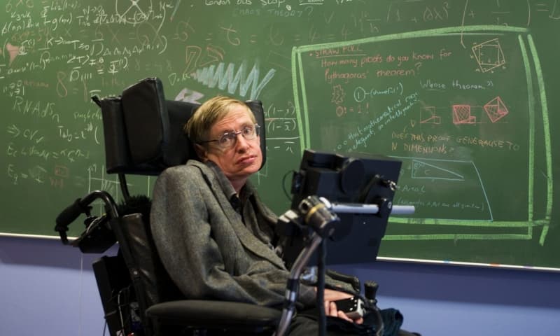 Stephen Hawking, salah satu ilmuwan paling dihormati di dunia (Beyond Reality News)
