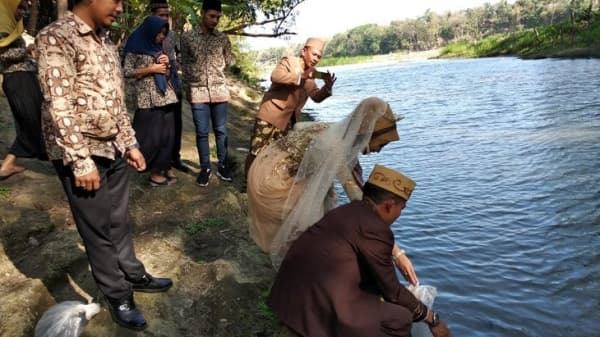 Di Temanggung, Sumbang Bibit Ikan Jadi Salah Satu Syarat Menikah