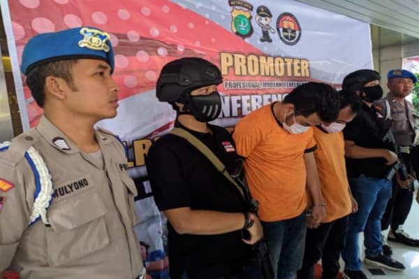 Dua Artis Komedi Tunggal Ditangkap Karena Narkoba