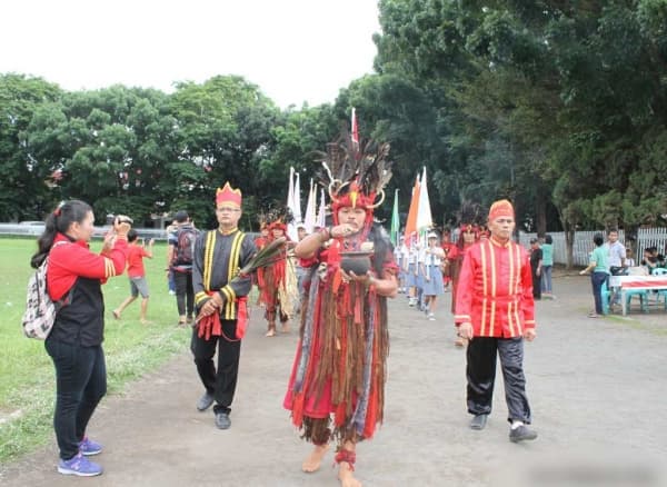 Tradisi Mekiwuka untuk menyambut tahun baru di Sulawesi Utara (Suluthebat.com)