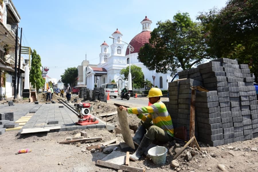 Proses pengerjaan revitalisasi Kota Lama Semarang. (Lumennews.id)
