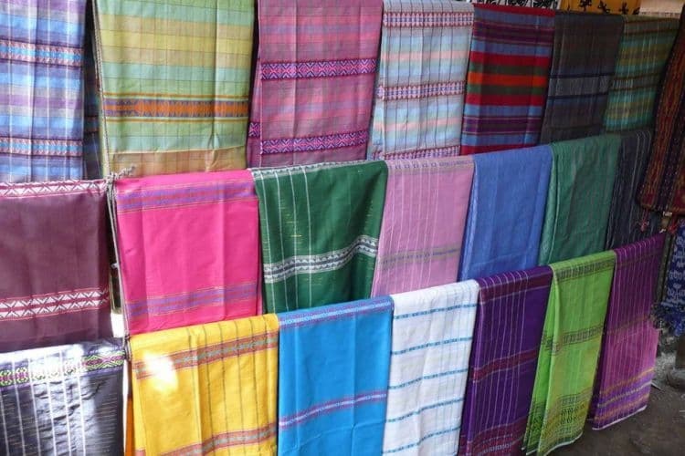 Sejarah Kain Sarung dan Tradisi yang Antibasi