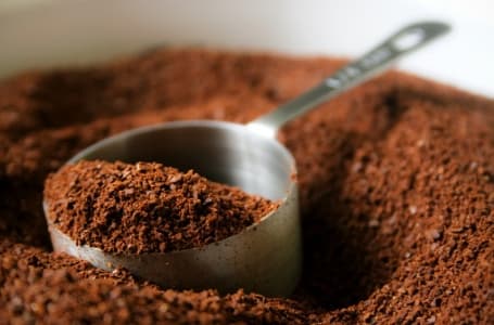 Saat sudah menjadi bubuk, sulit membedakan kopi jagung dan kopi murni. (kopi-jepara.blogspot.com)