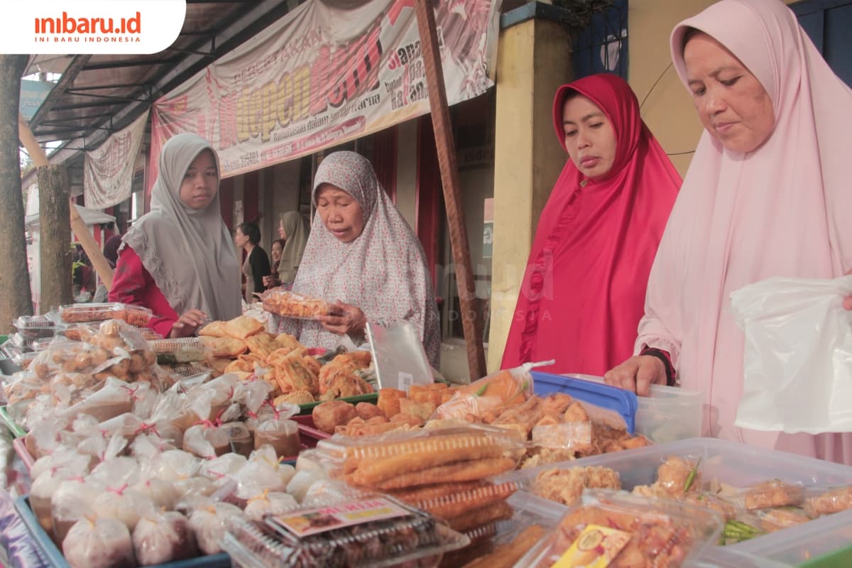 Salah satu lapak pedagang di Pasar Ramadan Jalan Veteran. (Inibaru.id/ Mayang Istnaini)