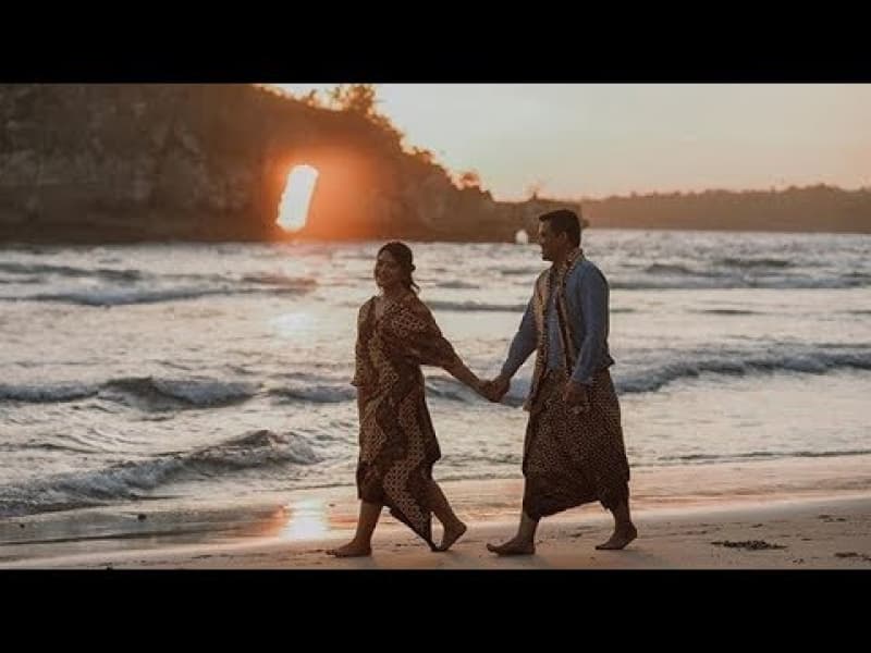 Foto Pranikah, Kahiyang-Bobby Padukan Kain Khas Jawa dan Batak