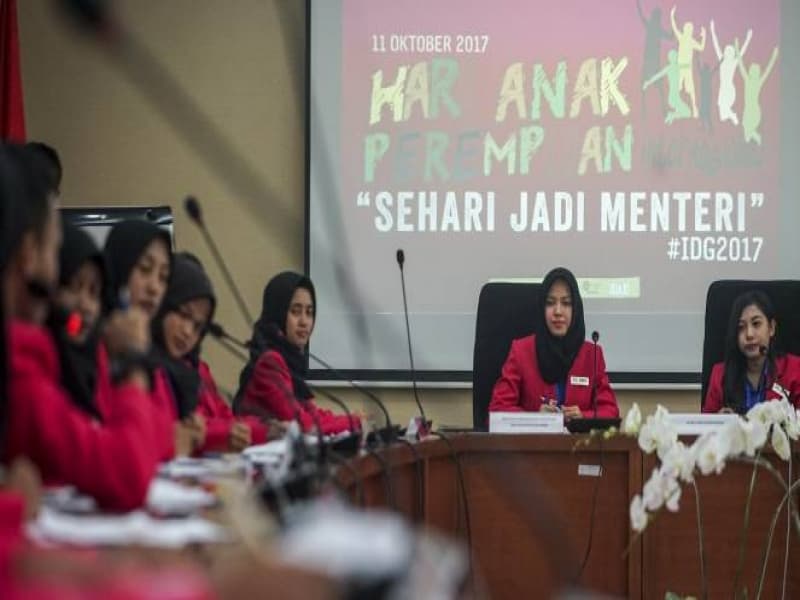 Gadis Ini Seharian Gantikan Menteri Yohana