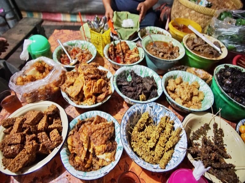 Menikmati Nasi Jamblang dari Pinggiran Cirebon