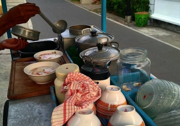 Perbedaan Asle dan Angsle, Dua Wedang yang Sama-Sama Menghangatkan