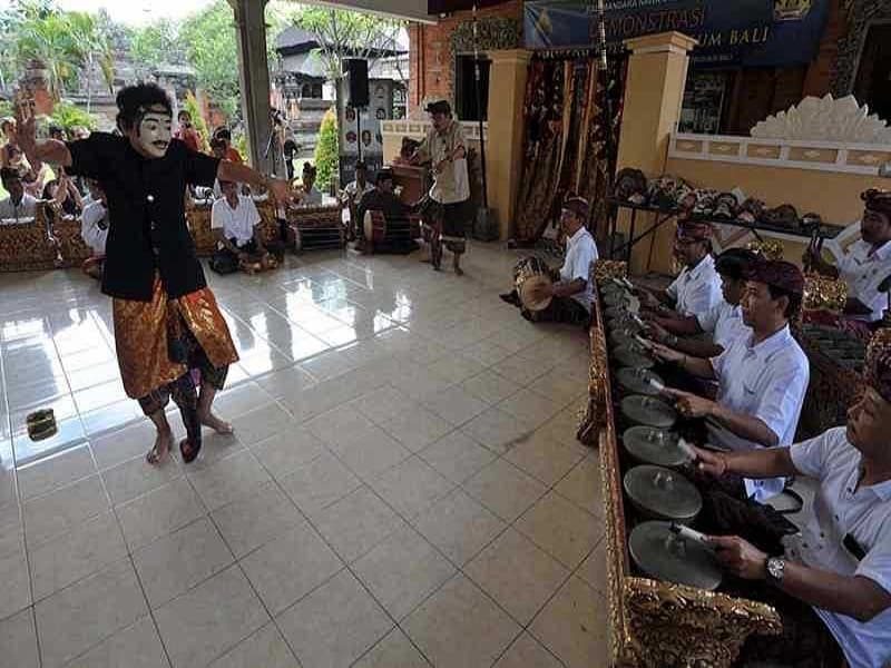 Tarikan Topeng Kuno, Trio Maestro Tari Pamerkan Koleksi Museum Bali