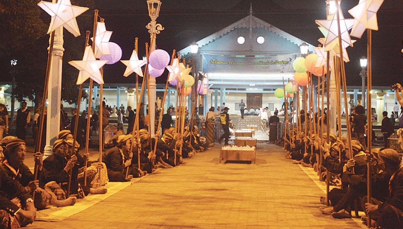 Malam Ganjil di Keraton Surakarta, Menyaksikan Arak-arakan Lampu Ting Malam Selikuran