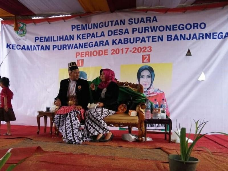 “Mempelai Pilkades” di Banjarnegara (Detik.com/Uje Hartono)