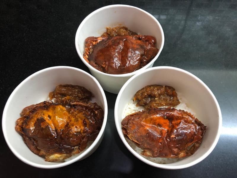 Kepiting geprak khas Alolla Kitchen. (Instagram/Alolla Kitchen)