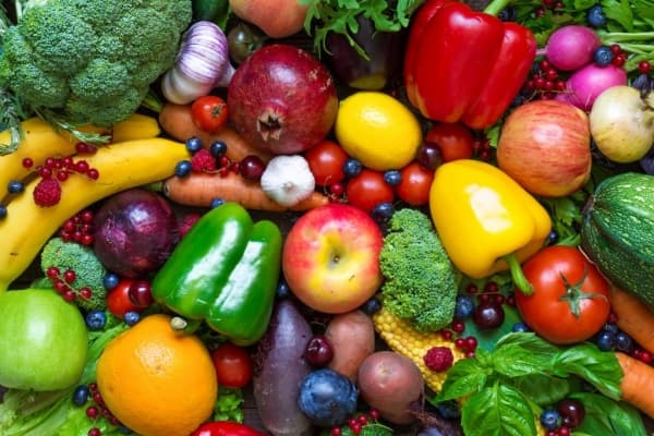 Manfaat buah dan sayur bisa dlihat dari warnanya, lo. (Europa)
