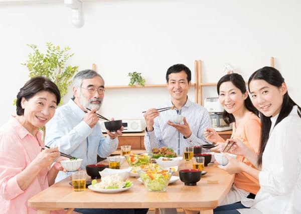 Orang jepang memiliki beberapa etika khusus saat makan. (livejapan.com)