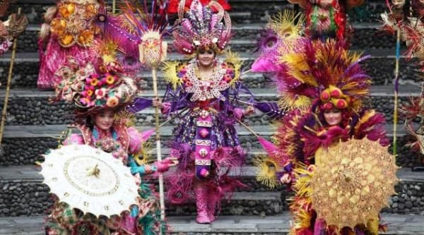 Berkenalan dengan Red Batik Solo Community, Komunitas di Balik Kostum-Kostum Karnaval Solo