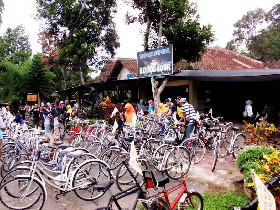 Wisata Sepeda Borobudur. (NglayapCah.blogspot)
