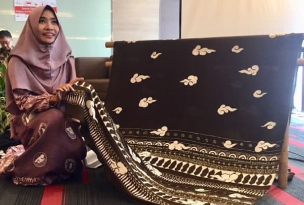 Iffa M Dewi, penemu sekaligus pengembang produk Sogan Batik Rejodani. (Krjogja)